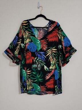 Lightweight Flowy Tropical Print Top